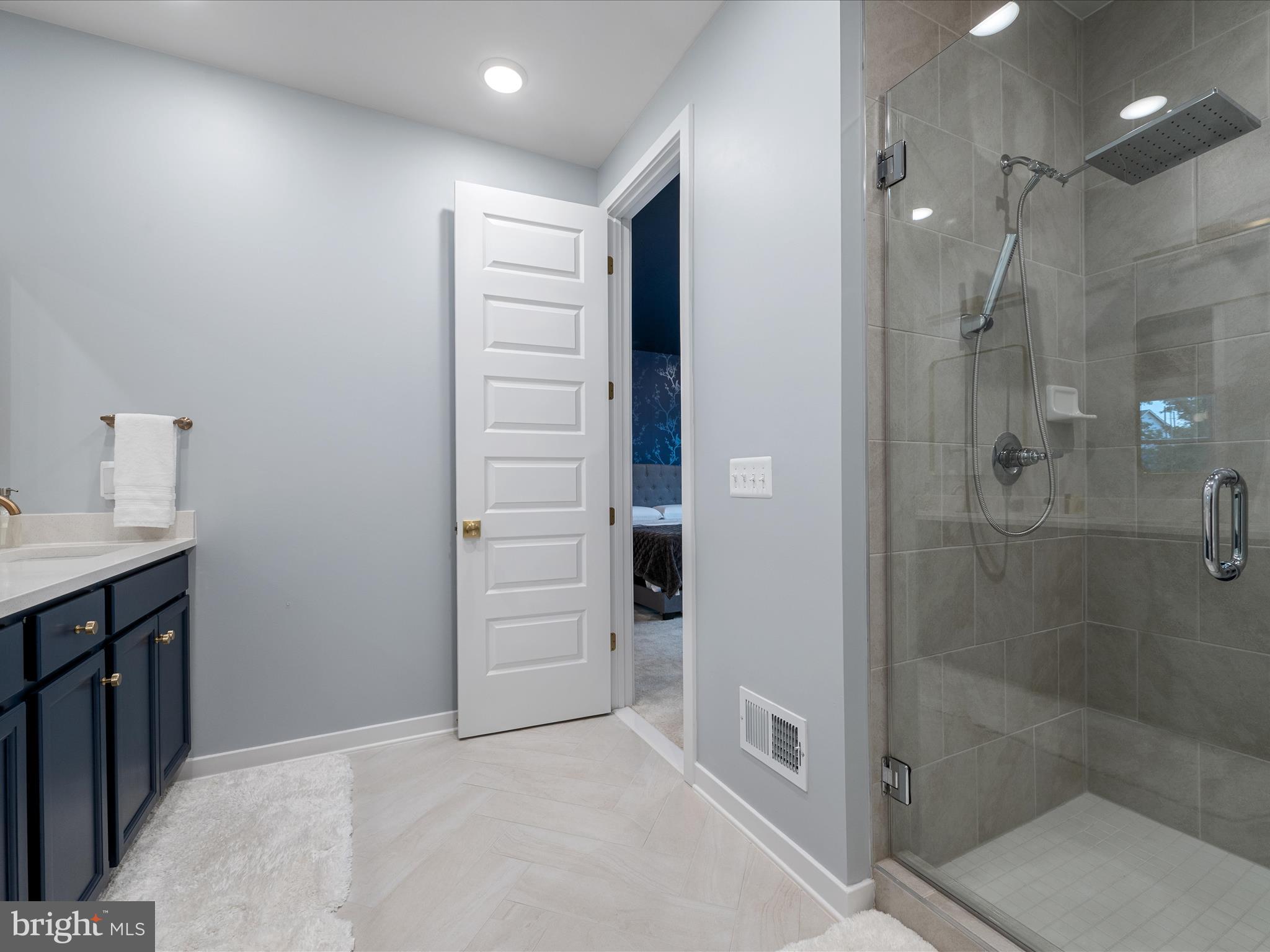 22976 Copper Tree Terrace Ashburn, VA 20148 - Photo 35 of 60 Primary Bathroom