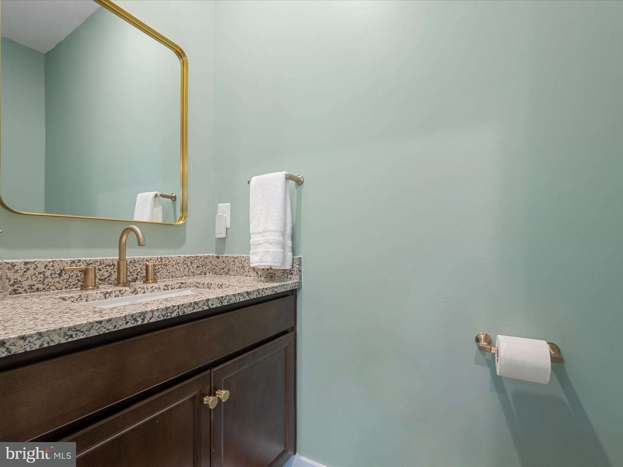 22976 Copper Tree Terrace Ashburn, VA 20148 - Photo 40 of 60 Bathroom