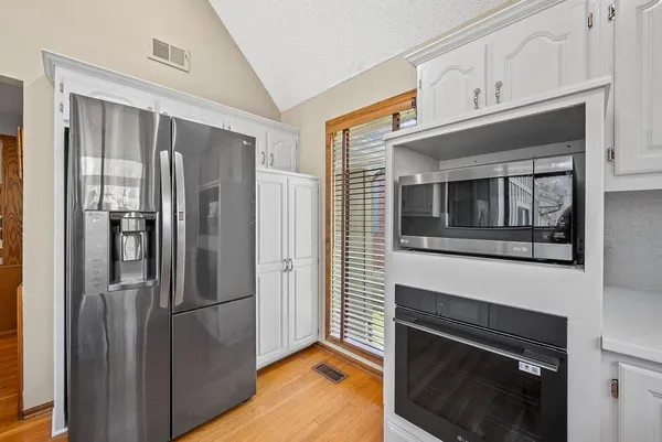 $495,000 | 11505 Grant Drive, Overland Park, KS 66210