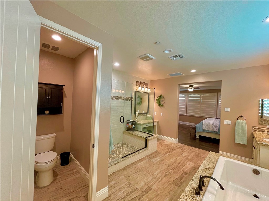 12468 Locke Circle Riverside, CA 92503 - Photo 20 of 53 Large Primary Bathroom