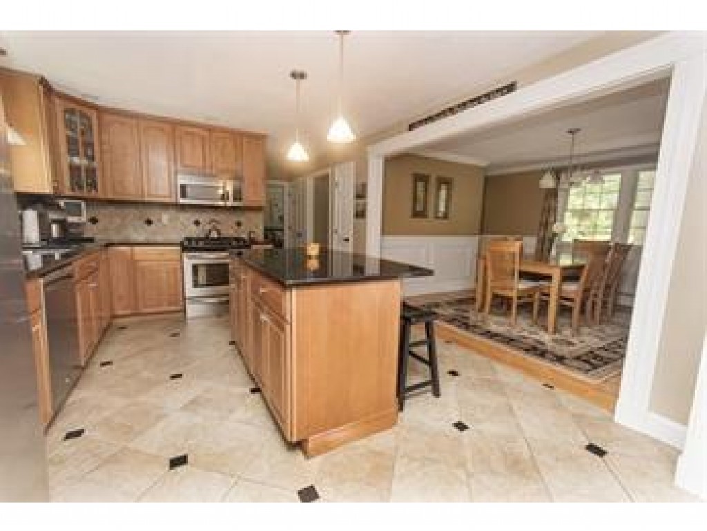 17 Rock Pond Road Windham, NH 03087 - Photo 4 of 25
