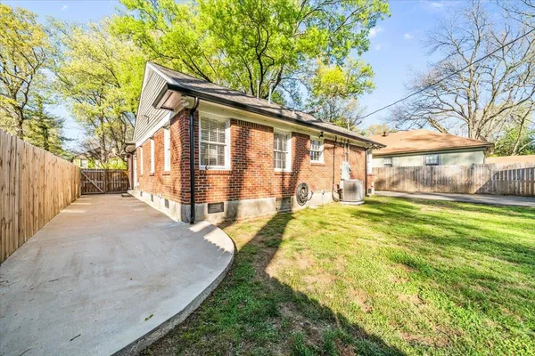 $239,900 | 3249 South Waynoka Circle, Memphis, TN 38111