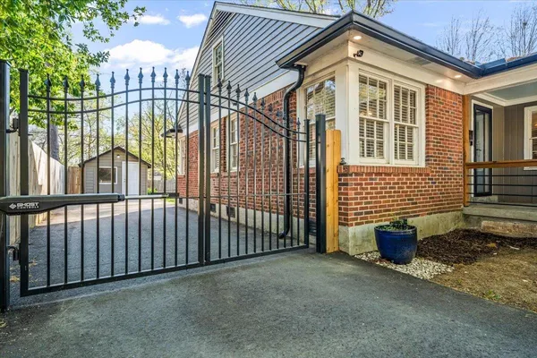 $239,900 | 3249 South Waynoka Circle, Memphis, TN 38111