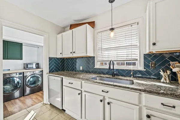 $239,900 | 3249 South Waynoka Circle, Memphis, TN 38111