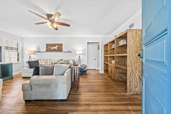 $239,900 | 3249 South Waynoka Circle, Memphis, TN 38111