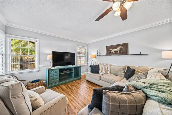 $239,900 | 3249 South Waynoka Circle, Memphis, TN 38111