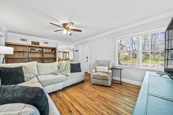 $239,900 | 3249 South Waynoka Circle, Memphis, TN 38111