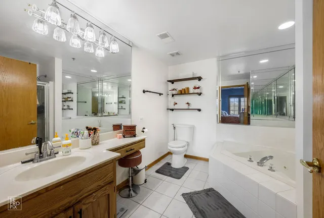 $289,900 | 17950 Settlers Pond Way, Unit 3B, Orland Park, IL 60467