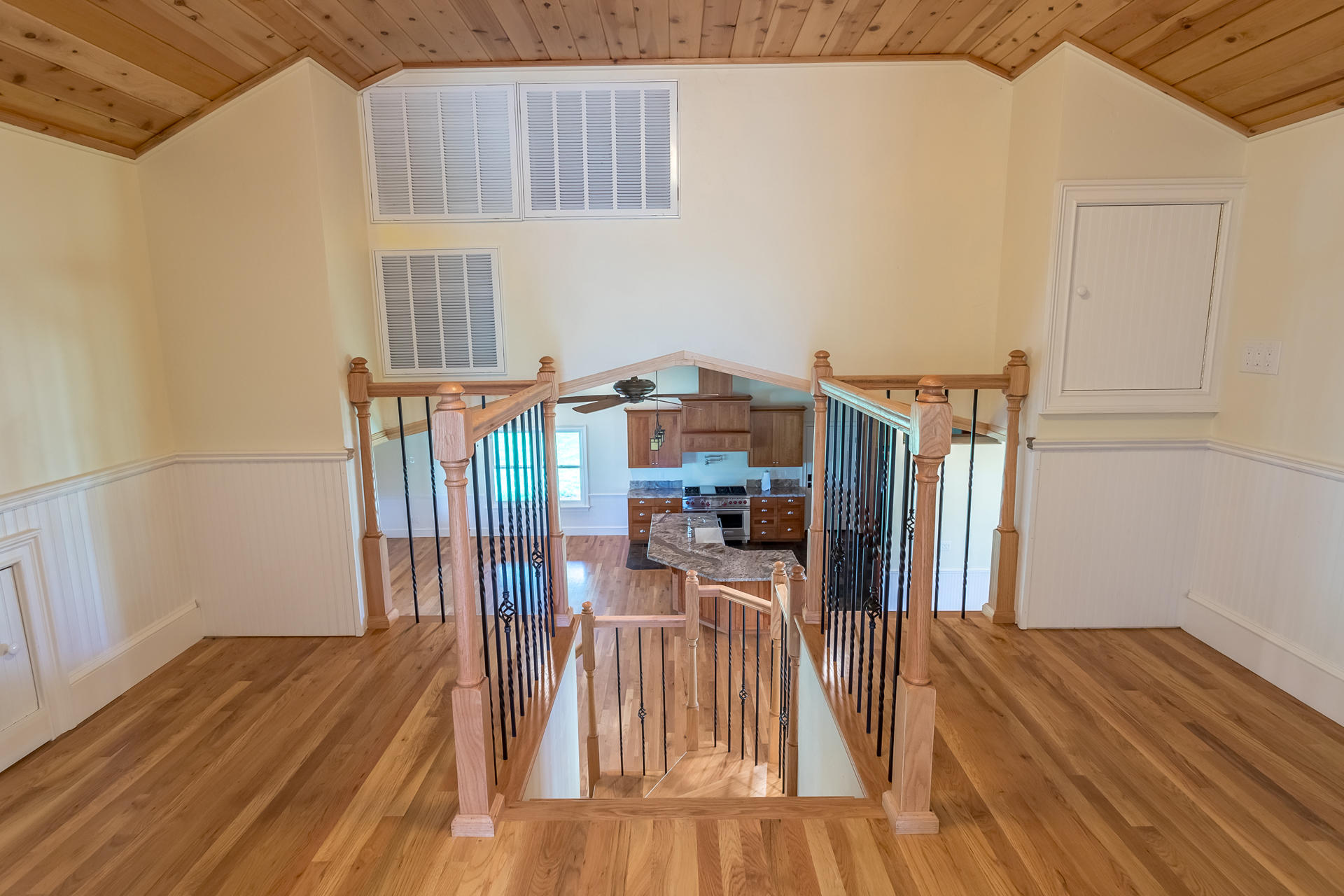 10924 Beaver Road Oak Run, CA 96069 - Photo 32 of 63 50 upstairs landing
