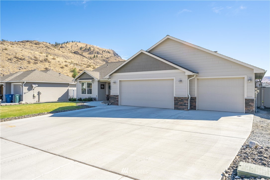 480 Spring View Place Chelan, WA 98816 - Photo 3 of 36 Gallery Image 3