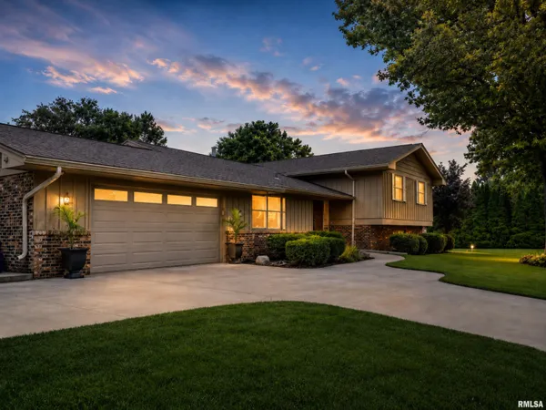 $379,900 | 7304 North Windsor Lane, Peoria, IL 61614