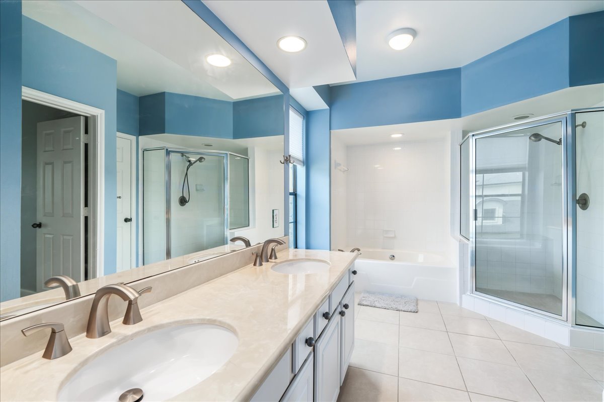 7701 Rialto Boulevard, Unit 91 Austin, TX 78735 - Photo 22 of 39 a bathroom with a tub sink and mirror