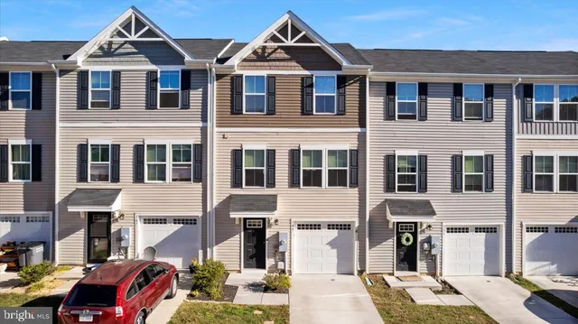 a sign that is sitting in front of a building