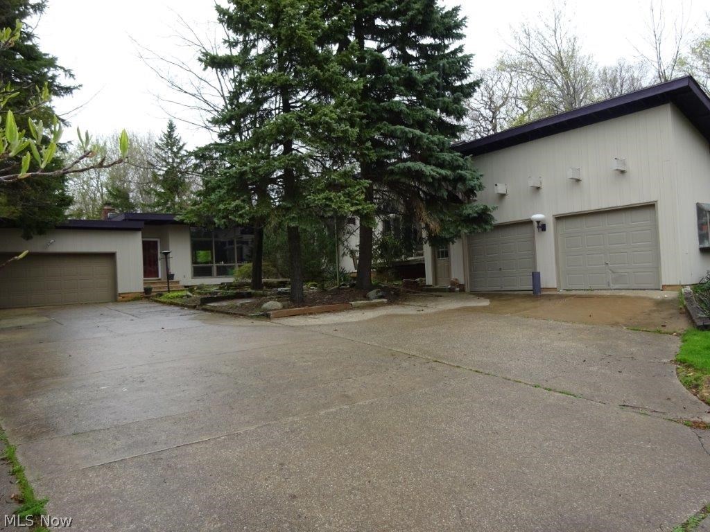 3980 West Sprague Road Cleveland, OH 44134 - Photo 2 of 32