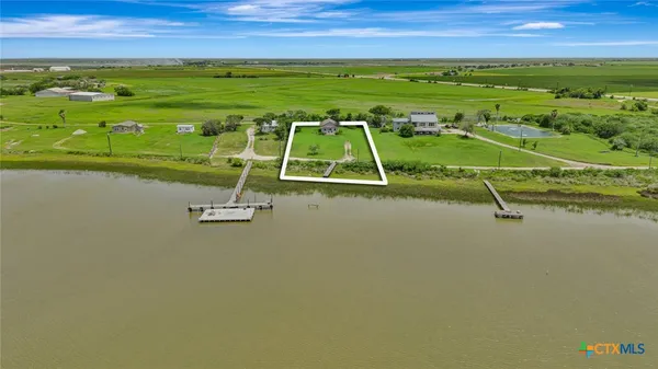 $325,000 | 195 Wall Lane, Port Lavaca, TX 77979