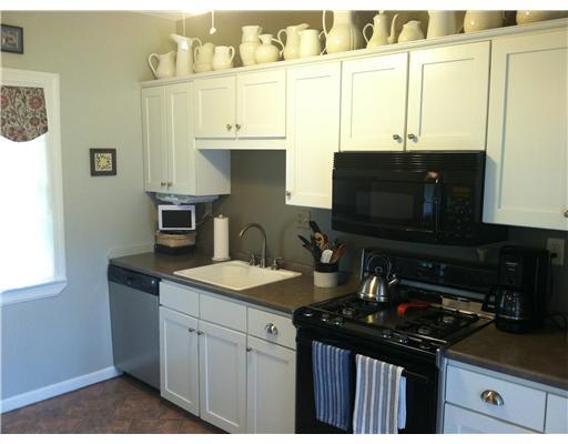 28 Stilley Road Whitehall, PA 15227 - Photo 4 of 16 Kitchen.