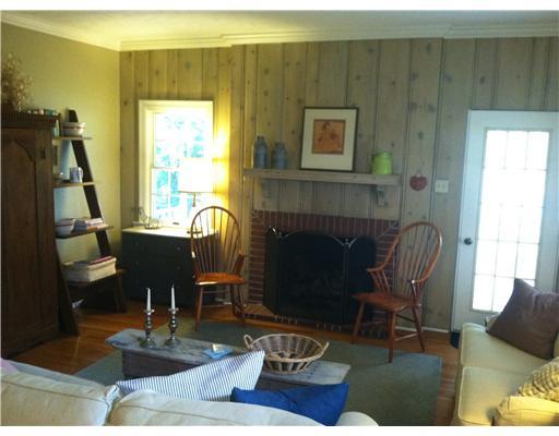 28 Stilley Road Whitehall, PA 15227 - Photo 7 of 16 Living Room.