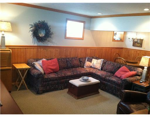 28 Stilley Road Whitehall, PA 15227 - Photo 8 of 16 Den/Family/Great Room.
