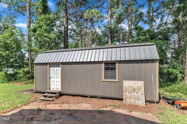 a view of room with washer and dryer
