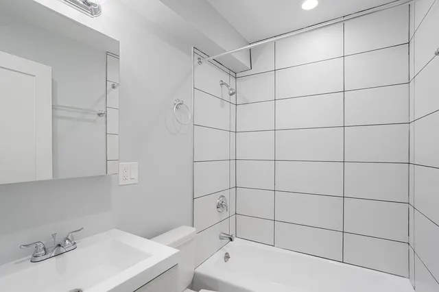 $1,862 | 6758 North Sheridan Road, Unit 435, Chicago, IL 60626