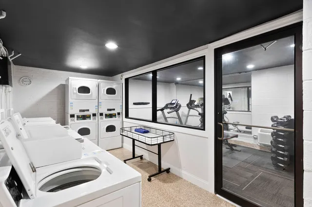 $1,862 | 6758 North Sheridan Road, Unit 435, Chicago, IL 60626