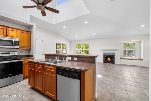 $795,000 | 22706 Southeast US Highway 301, Hawthorne, FL 32640