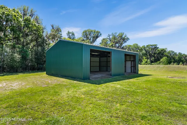 $795,000 | 22706 Southeast US Highway 301, Hawthorne, FL 32640