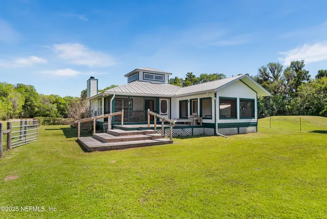 $795,000 | 22706 Southeast US Highway 301, Hawthorne, FL 32640