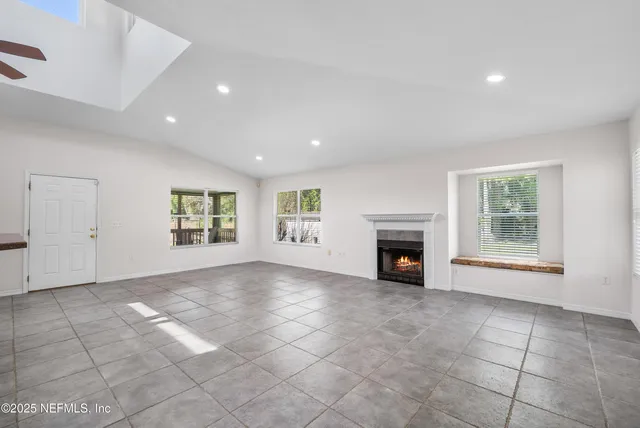 $795,000 | 22706 Southeast US Highway 301, Hawthorne, FL 32640