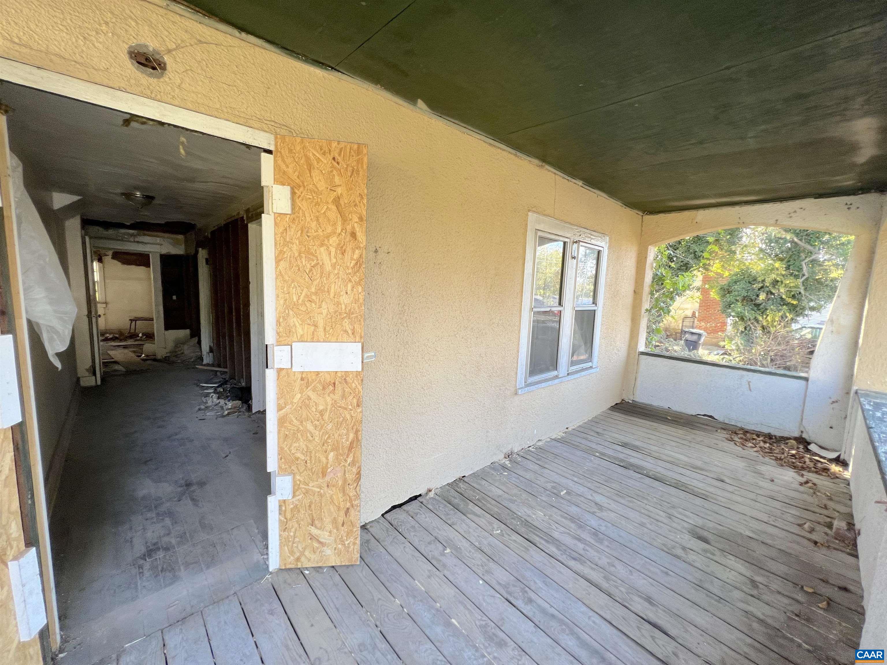 814-816 Ridge Street Charlottesville, VA 22902 - Photo 5 of 18 a view of an entryway of the house