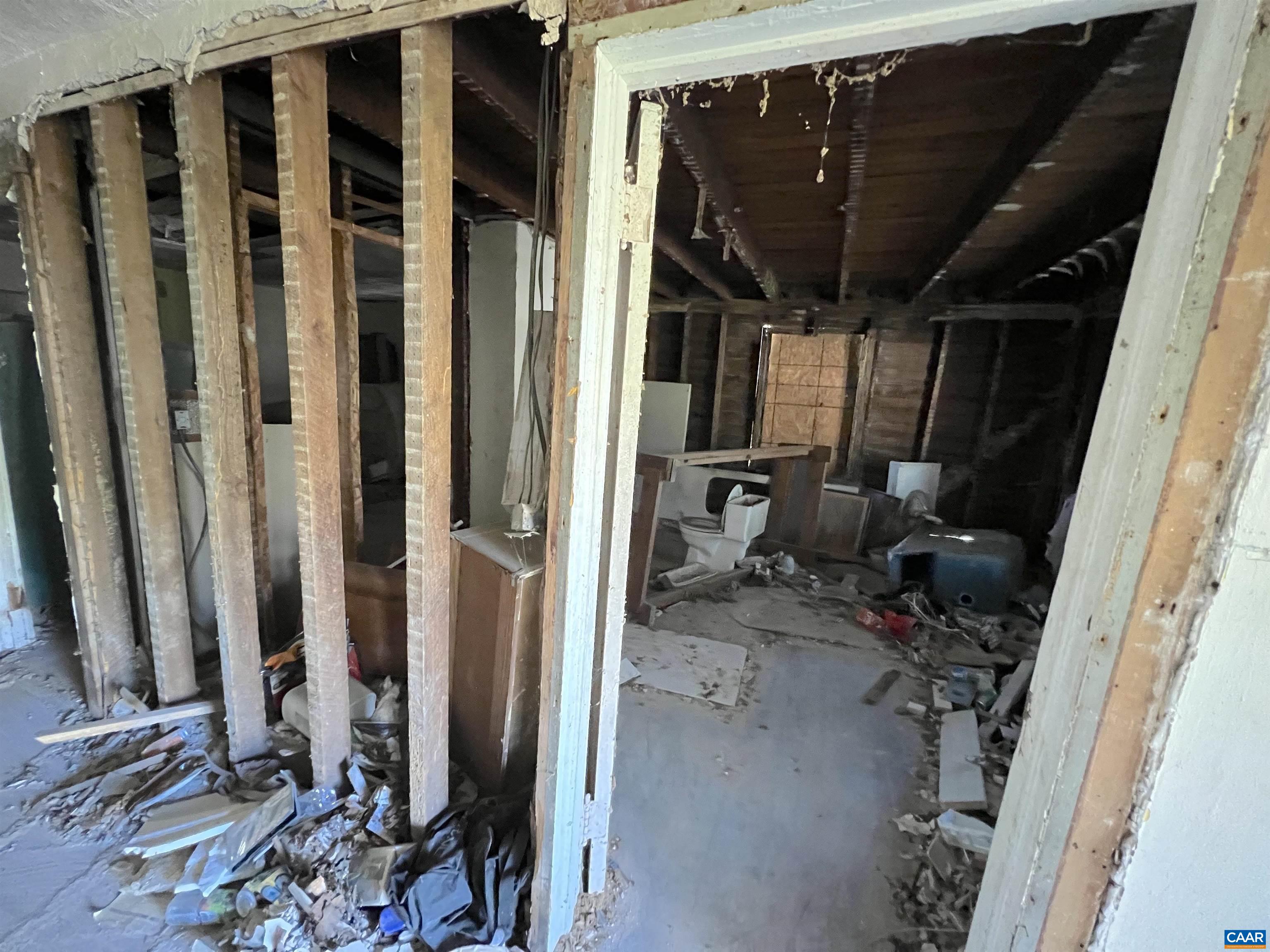 814-816 Ridge Street Charlottesville, VA 22902 - Photo 7 of 18 a view of a room with gym equipment