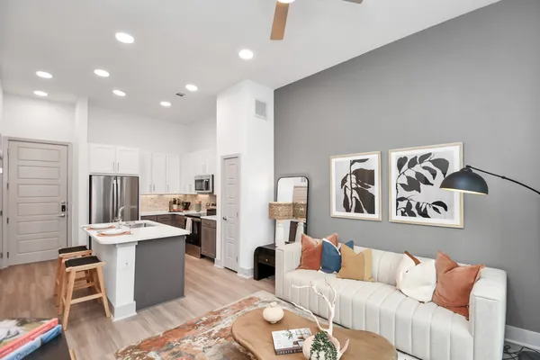 $2,665 | 1617 Enid Street, Unit 409, Houston, TX 77009