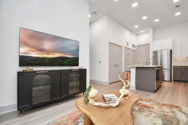 $2,665 | 1617 Enid Street, Unit 409, Houston, TX 77009