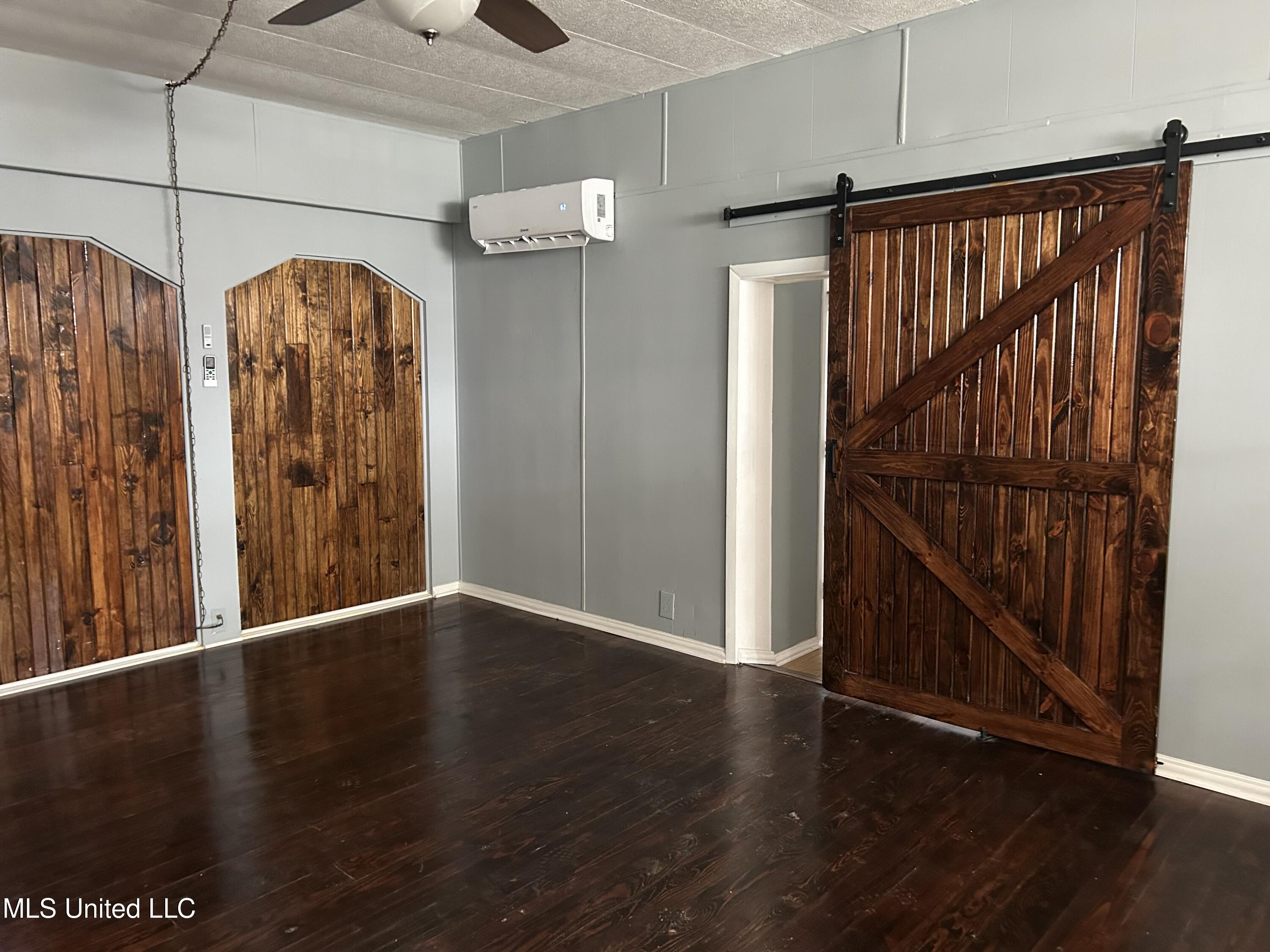 1851 Turtle Road Byram, MS 39272 - Photo 3 of 5 Livingroom