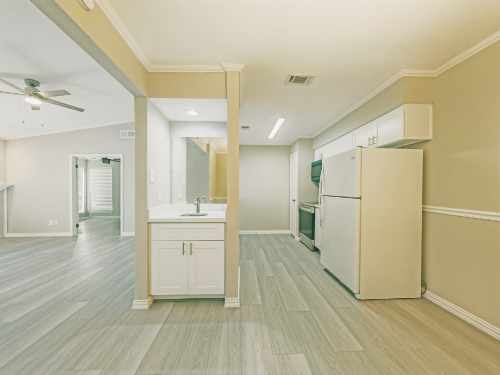 8100 Cambridge Street, Unit 28 Houston, TX 77054 - Photo 10 of 29