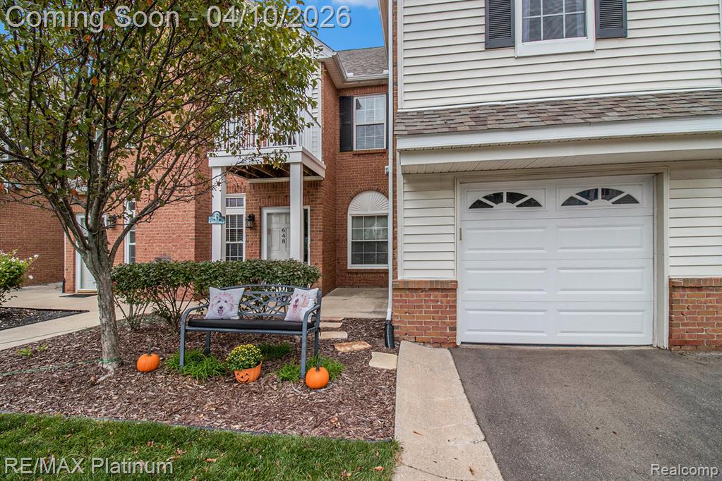 648 Olde English Circle Howell, MI 48855 - Photo 1 of 14