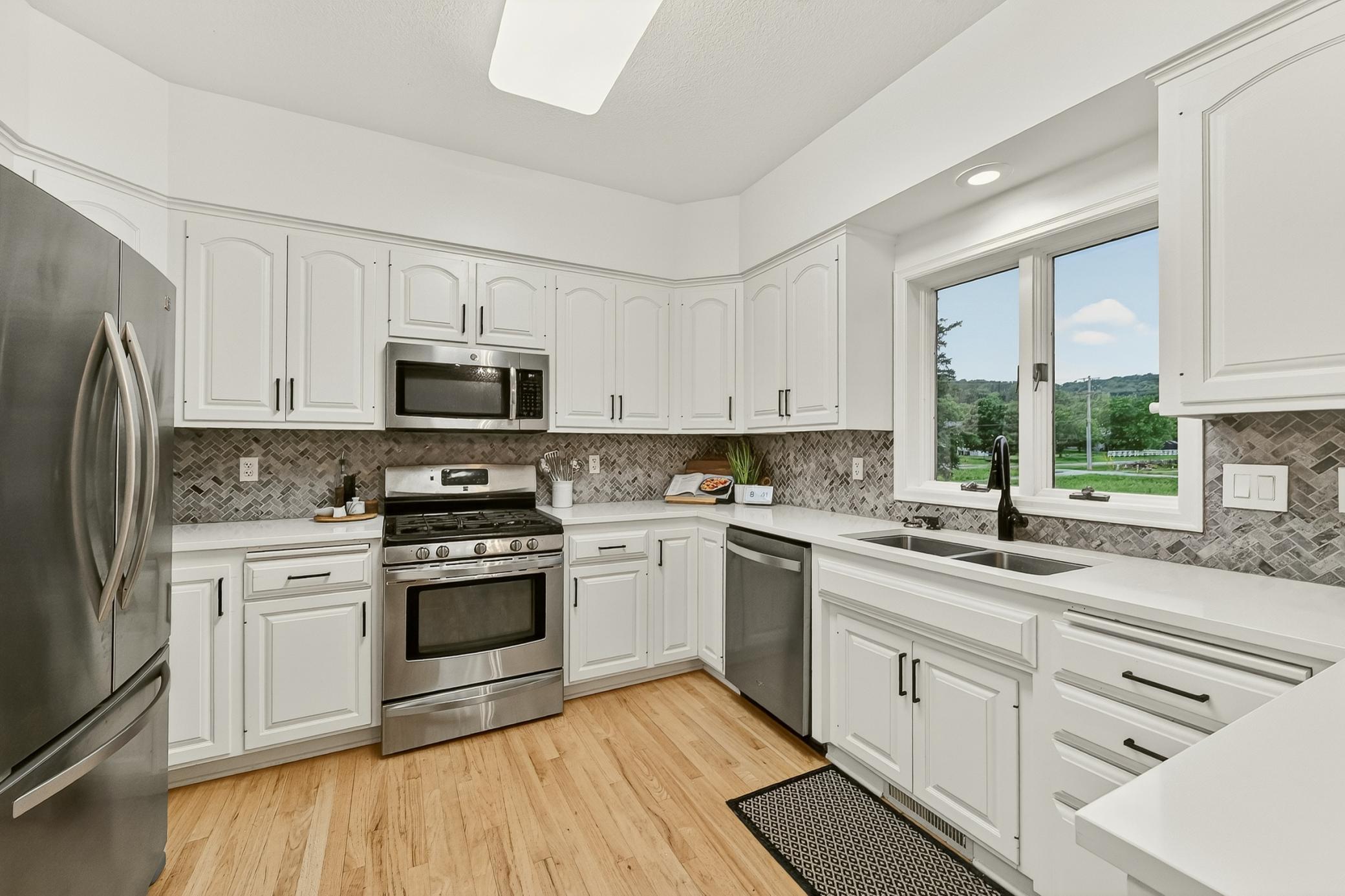 2945 Stonegate Court Southwest Rochester, MN 55902 - Photo 10 of 43