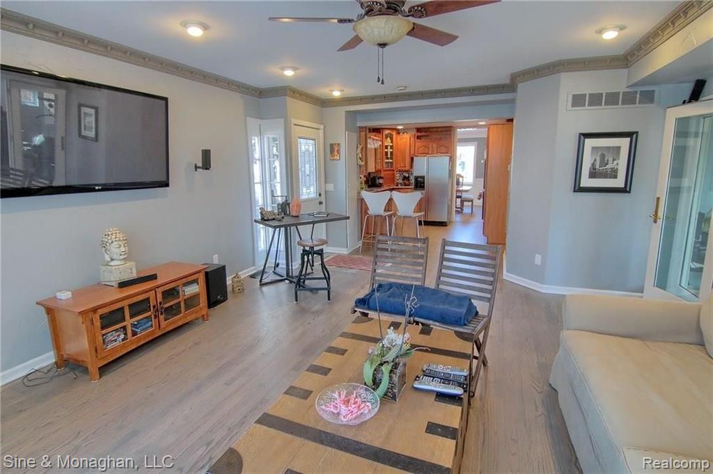 951 Roslyn Road Grosse Pointe Woods, MI 48236 - Photo 6 of 29