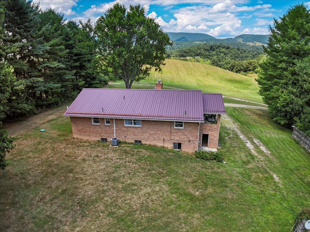 214 Old Stage Road Pembroke, VA 24136 - Photo 45 of 58 Gallery Image 45