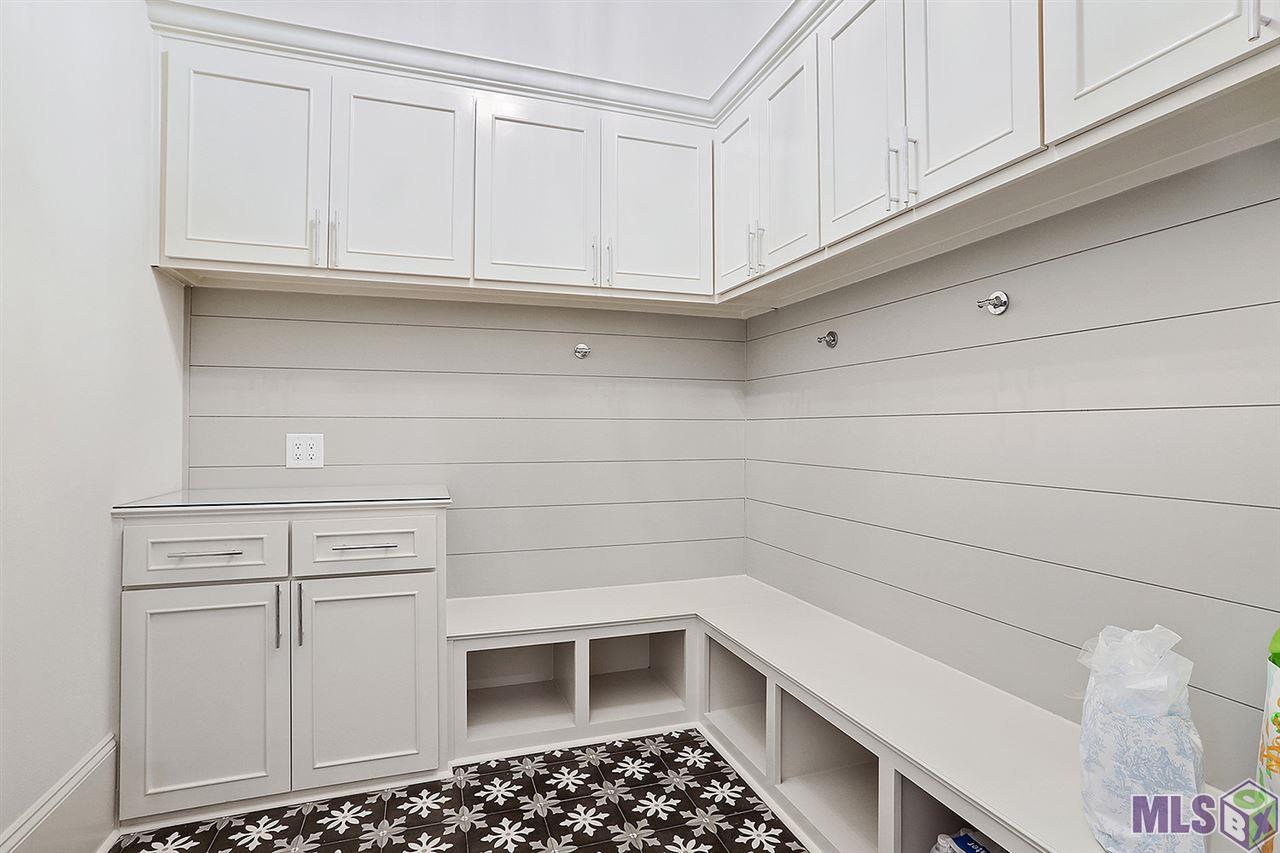 154 Valhalla Boulevard Baton Rouge, LA 70810 - Photo 29 of 50 Mud Room