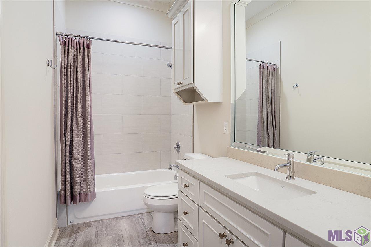 154 Valhalla Boulevard Baton Rouge, LA 70810 - Photo 49 of 50 Upstairs Bath