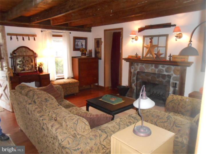 309 Barnsboro Road Sewell, NJ 08080 - Photo 3 of 25 Living Room