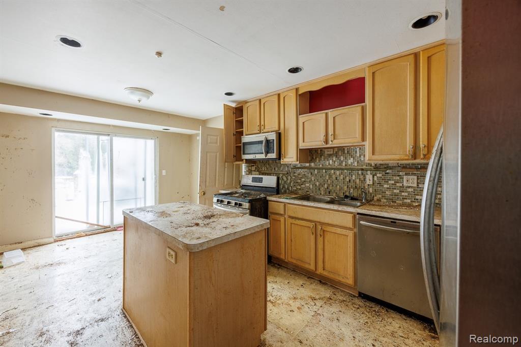4394 Center Road Flint, MI 48506 - Photo 3 of 13