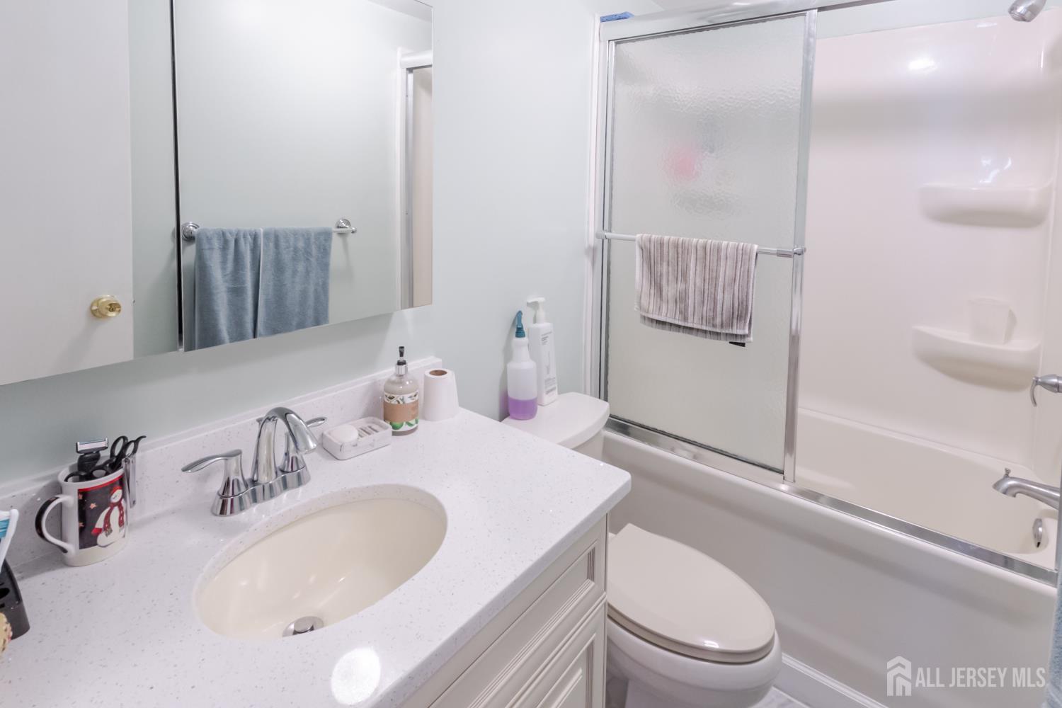 32 Whitman Road North Brunswick, NJ 08902 - Photo 11 of 16