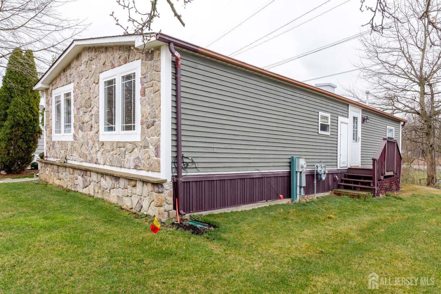 32 Whitman Road North Brunswick, NJ 08902 - Photo 2 of 16