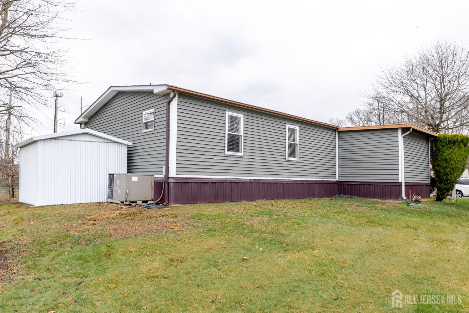 32 Whitman Road North Brunswick, NJ 08902 - Photo 3 of 16