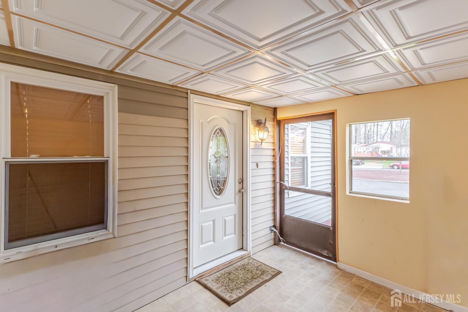 32 Whitman Road North Brunswick, NJ 08902 - Photo 4 of 16