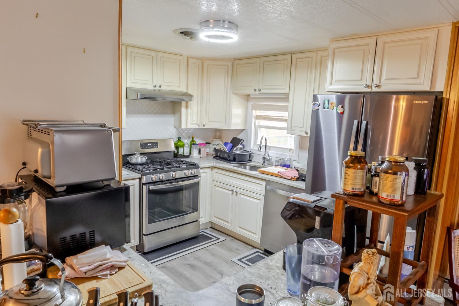 32 Whitman Road North Brunswick, NJ 08902 - Photo 8 of 16