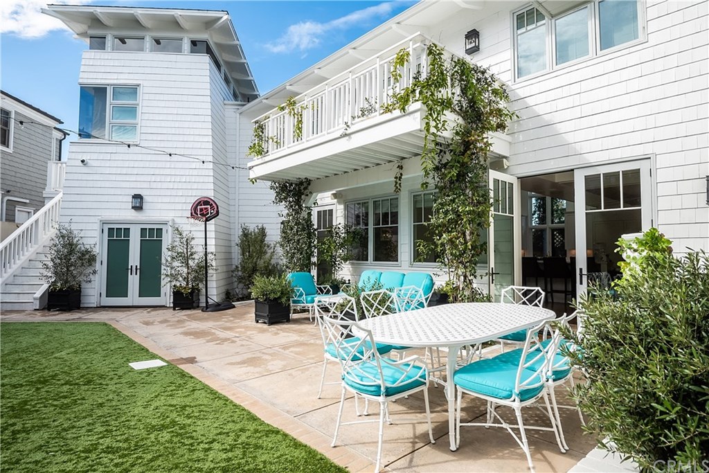 2104 Flournoy Road Manhattan Beach, CA 90266 - Photo 11 of 38