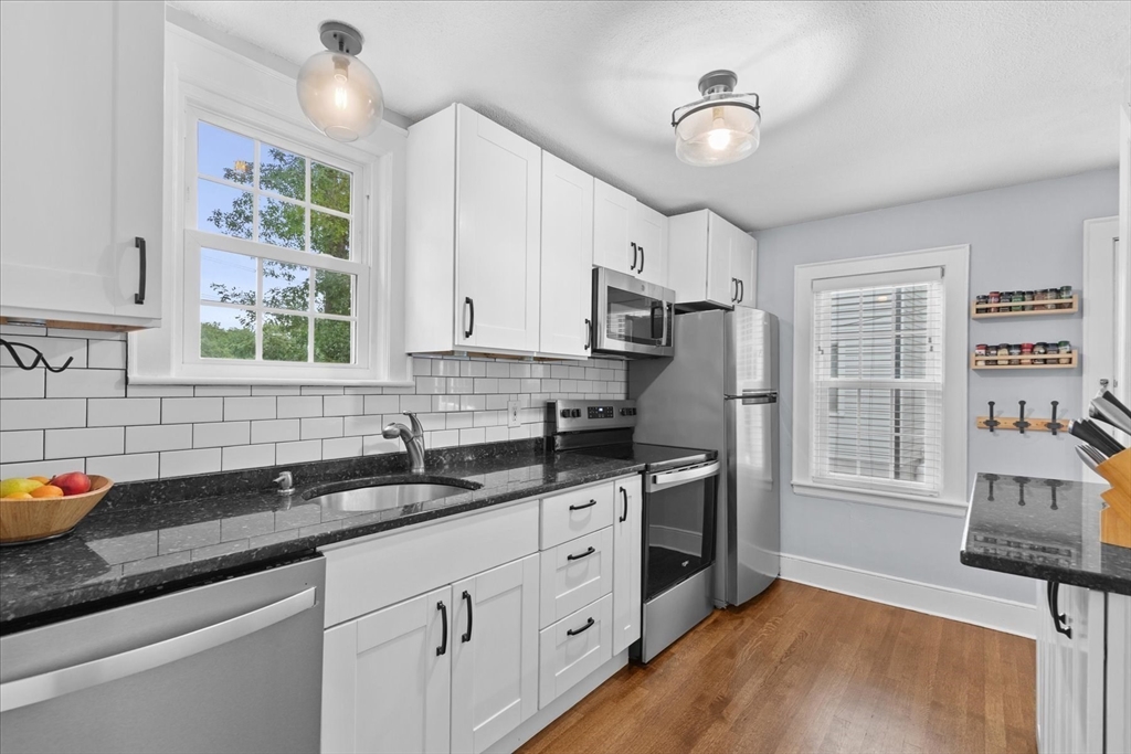 21 Gayland Road Needham, MA 02492 - Photo 7 of 28